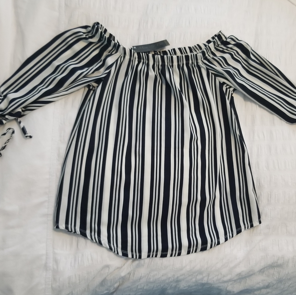 NWT Off shoulder maternity top